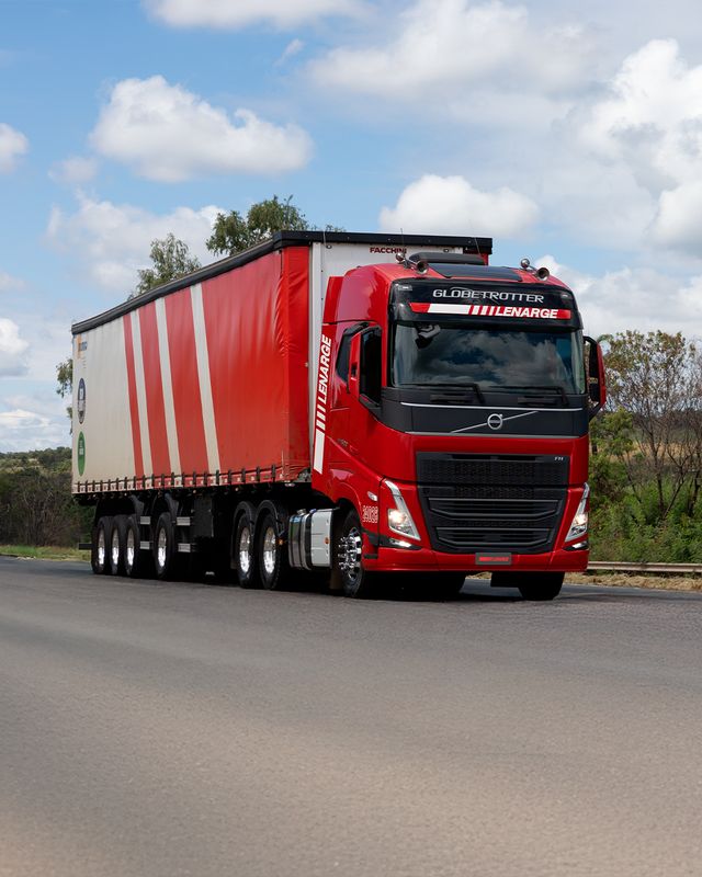 Conjunto sider vermelho da Lenarge em rodovia